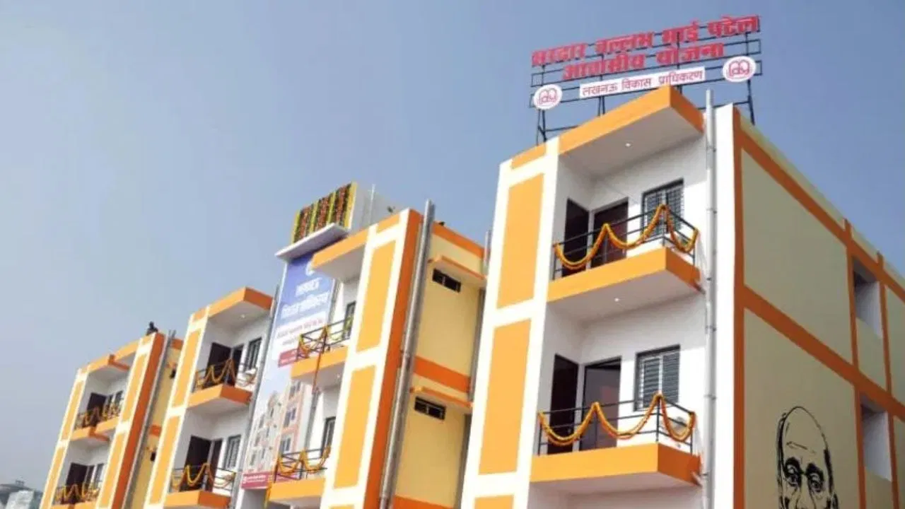 25 साल तक न बेच पाएंगे, न किराए पर दे सकेंगे गरीबों को मिले सस्ते फ्लैट… योगी सरकार का एक फैसला और बिचौलियों का खेल तमाम 25 साल तक न बेच पाएंगे, न किराए पर दे सकेंगे गरीबों को मिले सस्ते फ्लैट... योगी सरकार का एक फैसला और बिचौलियों का खेल तमाम