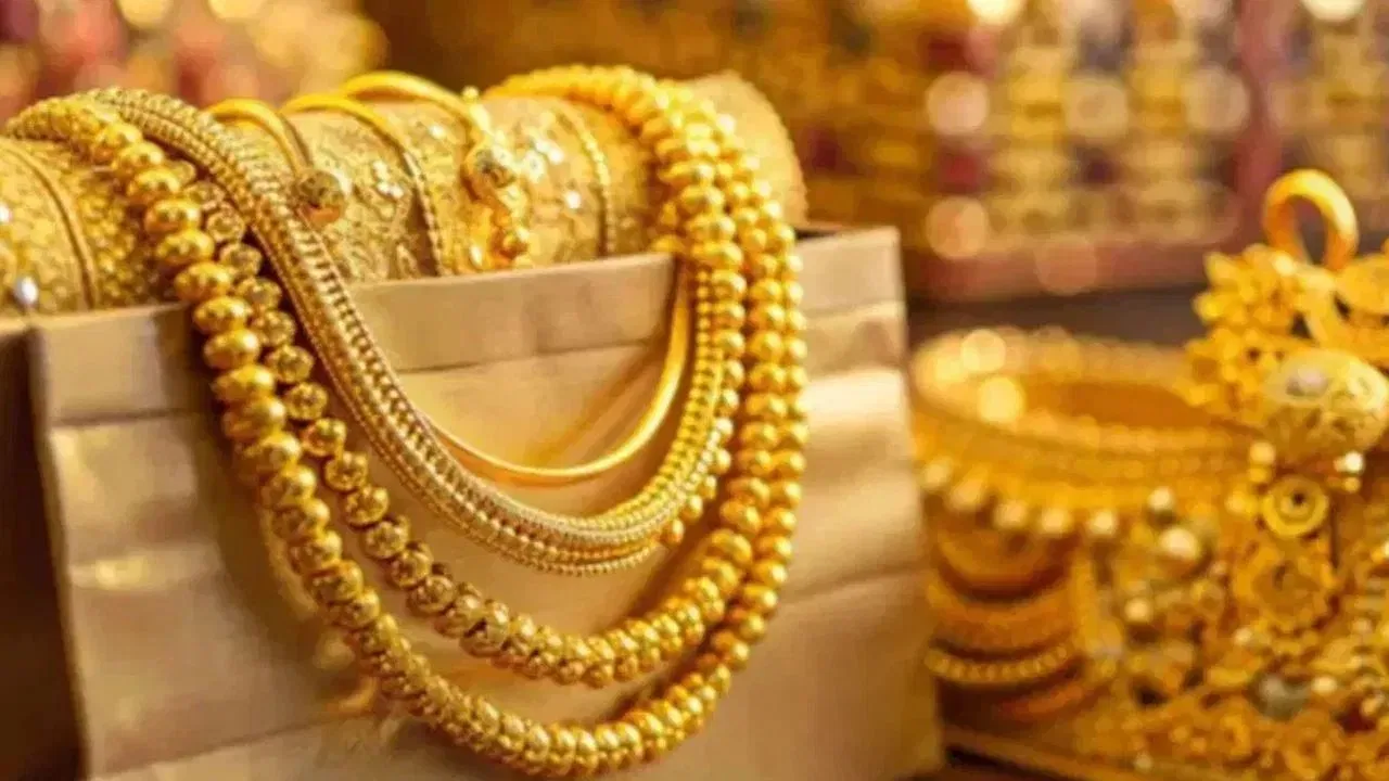 Gold Price: फिर से बढ़ी सोने की चमक! क्या अब 1.50 लाख के पार जाएगी कीमत? 46 साल का रिकॉर्ड तोड़ सकता है सोना, 1979 के बाद अब तक का सबसे बेहतरीन प्रदर्शन