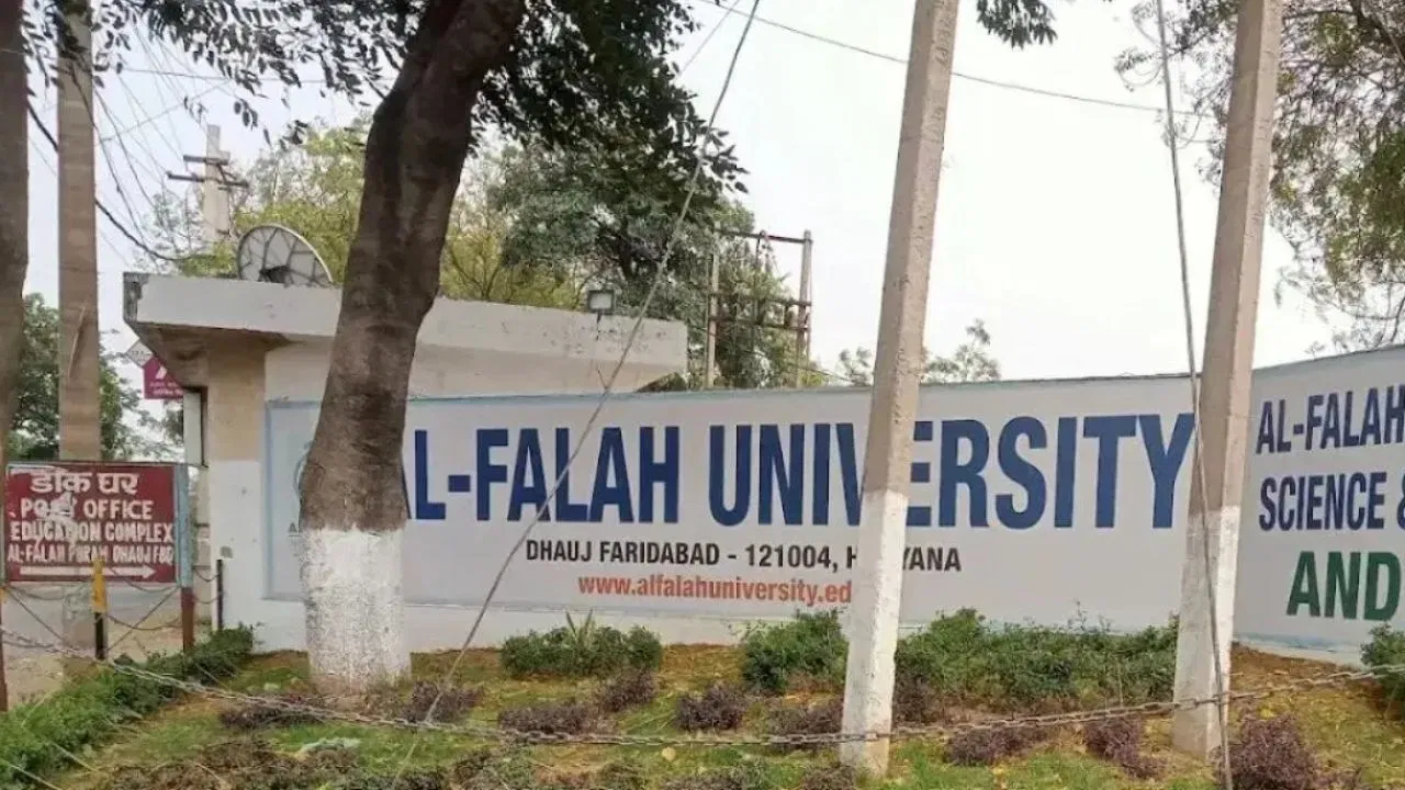 अंडरग्राउंड, 5 फिट मोटी दीवार… फरीदाबाद में मिला अंडरग्राउंड मदरसा, मुजम्मिल कनेक्शन की जांच शुरू AL Falah University: दो इंजीनियरिंग और एक एजुकेशन काॅलेज की 'बुनियाद पर खड़ी' हुई अल-फलाह यूनिवर्सिटी, जानें कौन से कोर्स और कितने छात्र पढ़ रहे