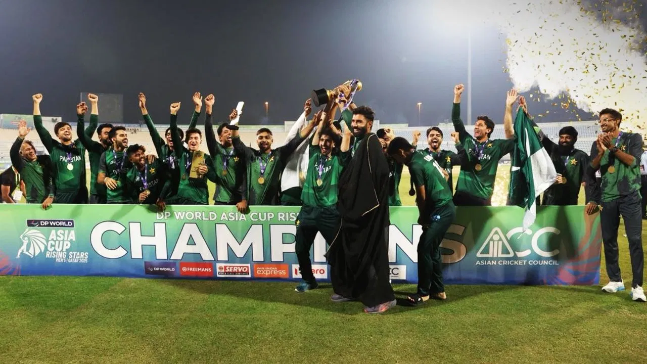 Asia Cup Rising Stars 2025: रोमांच की हदें हुई पार, पाकिस्तान ने सुपर ओवर में जीता फाइनल, बना चैंपियन Asia Cup Rising Stars 2025: रोमांच की हदें हुई पार, पाकिस्तान ने सुपर ओवर में जीता फाइनल, बना चैंपियन