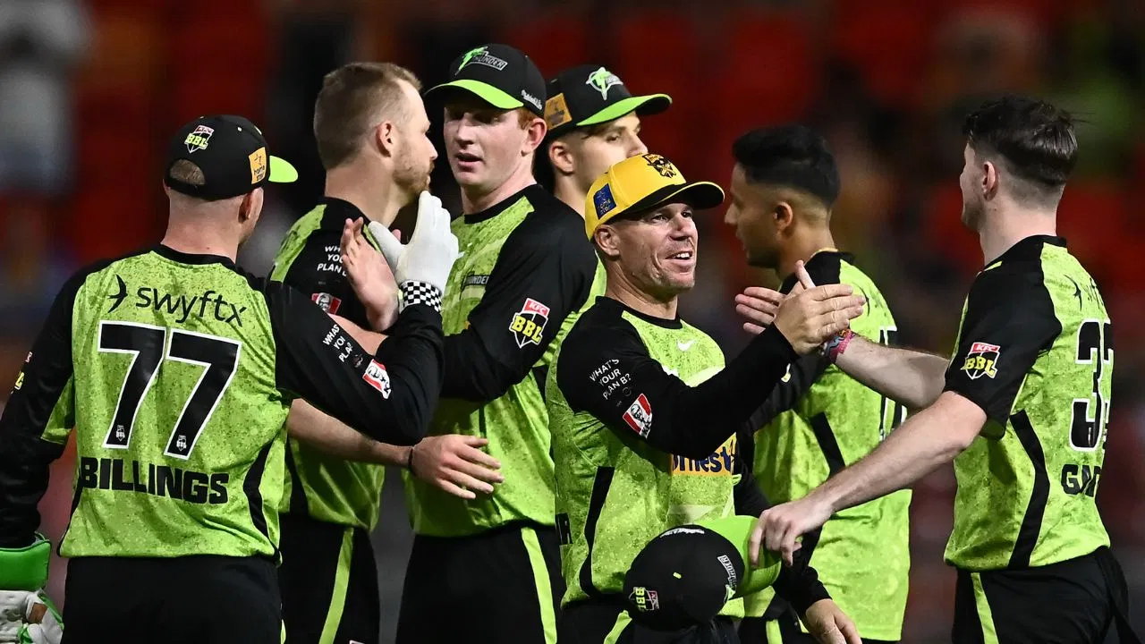 BBL New Rule: जिसने पकड़ा कैच, गेंद उसकी… बिग बैश में आया नया नियम BBL New Rule: जिसने पकड़ा कैच, गेंद उसकी... बिग बैश में आया नया नियम