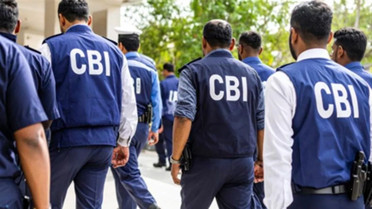 CBI ने BHEL के पूर्व अधिकारी पर दर्ज किया भ्रष्टाचार का मामला, छह जगहों पर की छापेमारी CBI ने BHEL के पूर्व अधिकारी पर दर्ज किया भ्रष्टाचार का मामला, छह जगहों पर की छापेमारी