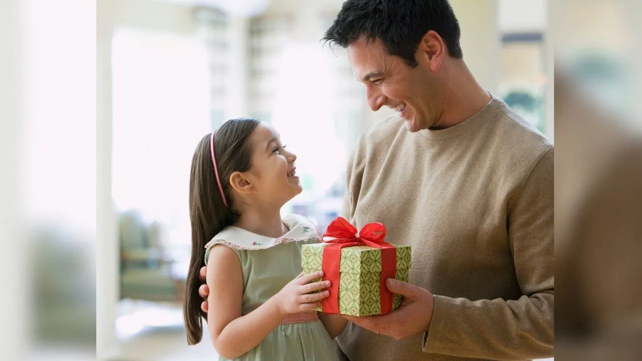 Children’s Day 2025 Gift Ideas: बाल दिवस पर बच्चों को क्या दें? ये यूनिक गिफ्ट आइडियाज बनाएंगे दिन को यादगार Children's Day 2025 Gift Ideas: बाल दिवस पर बच्चों को क्या दें? ये यूनिक गिफ्ट आइडियाज बनाएंगे दिन को यादगार