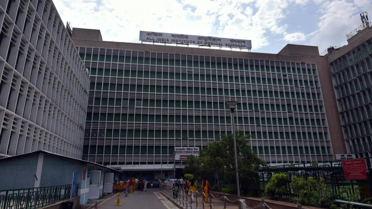 Delhi AIIMS में पेशेंट केयर भत्ता मामले में सुप्रीम कोर्ट ने संस्थान से मांगा जवाब, ये है मामला Delhi AIIMS में पेशेंट केयर भत्ता मामले में सुप्रीम कोर्ट ने संस्थान से मांगा जवाब, ये है मामला