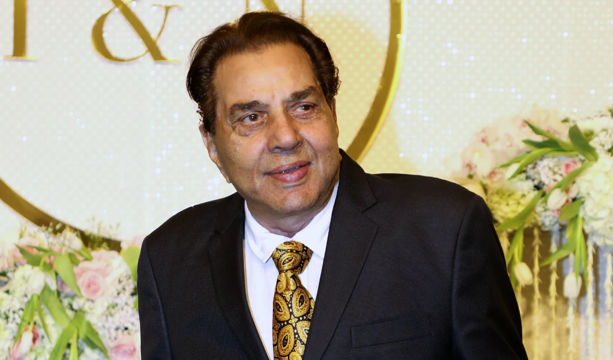 Dharmendra Dies at 89 | निधन की खबरों पर करण जौहर बोले ‘एक युग का अंत’, बॉलीवुड में शोक की लहर Dharmendra Dies at 89 | निधन की खबरों पर करण जौहर बोले 'एक युग का अंत', बॉलीवुड में शोक की लहर