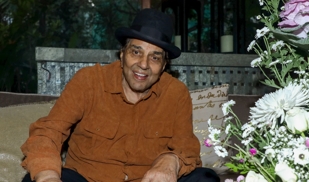 Dharmendra Discharged From Hospital | दिग्गज अभिनेता धर्मेंद्र अस्पताल से हुए डिस्चार्ज, घर में ही होगा उनका इलाज, फैंस को राहत Dharmendra Discharged From Hospital | दिग्गज अभिनेता धर्मेंद्र अस्पताल से हुए डिस्चार्ज, घर में ही होगा उनका इलाज, फैंस को राहत