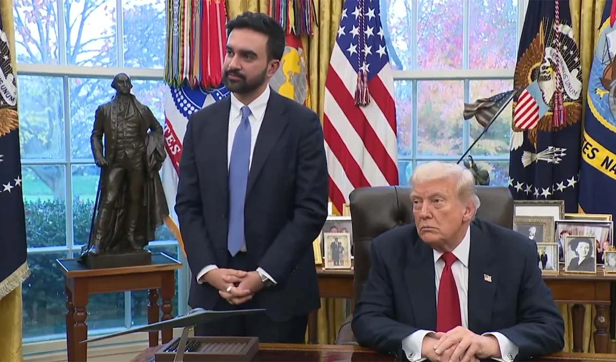 Fascist vs Jihadist जैसे नारों की गूँज के बीच Zohran Mamdani जब Trump से Oval Office में मिले तो बदल गया पूरा माहौल Fascist vs Jihadist जैसे नारों की गूँज के बीच Zohran Mamdani जब Trump से Oval Office में मिले तो बदल गया पूरा माहौल