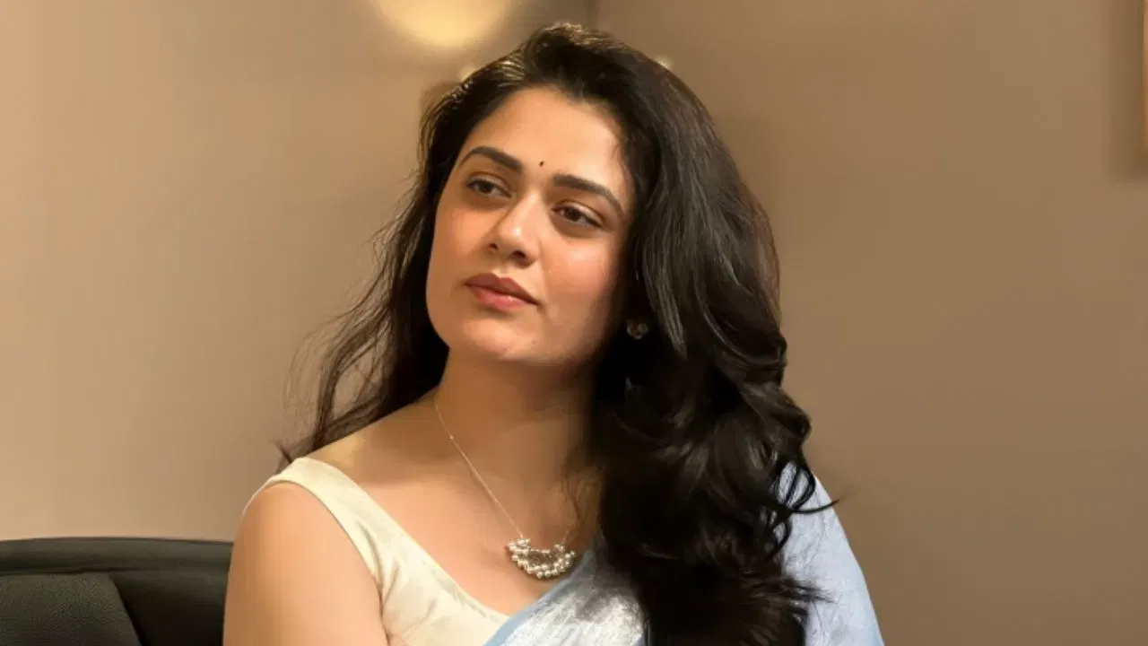 Girija Oak Godbole Education: नीली साड़ी में छाईं गिरिजा ओक, जानें कहां तक की है पढ़ाई Girija Oak Godbole Education: नीली साड़ी में छाईं गिरिजा ओक, जानें कहां तक की है पढ़ाई