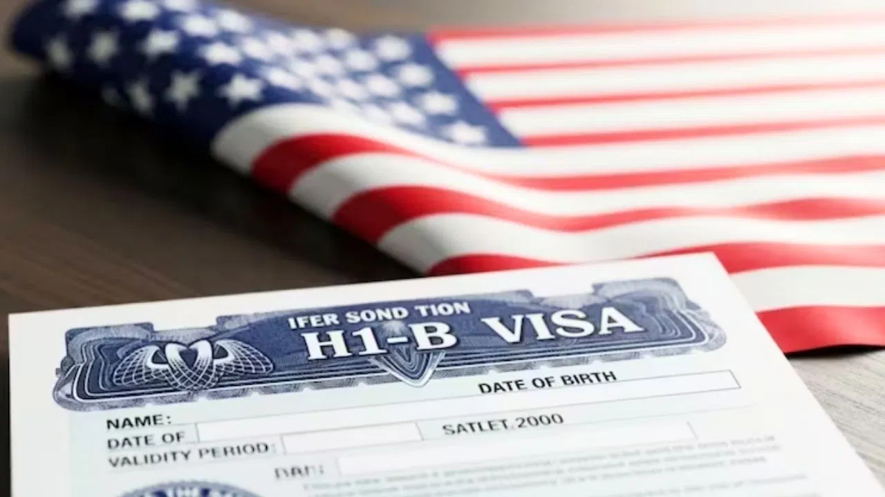 H-1B वीजा शुल्क पर पुनर्विचार करें ट्रंप, अमेरिकी सांसद बोले- भारत से संबंध होंगे खराब H-1B वीजा शुल्क पर पुनर्विचार करें ट्रंप, अमेरिकी सांसद बोले- भारत से संबंध होंगे खराब