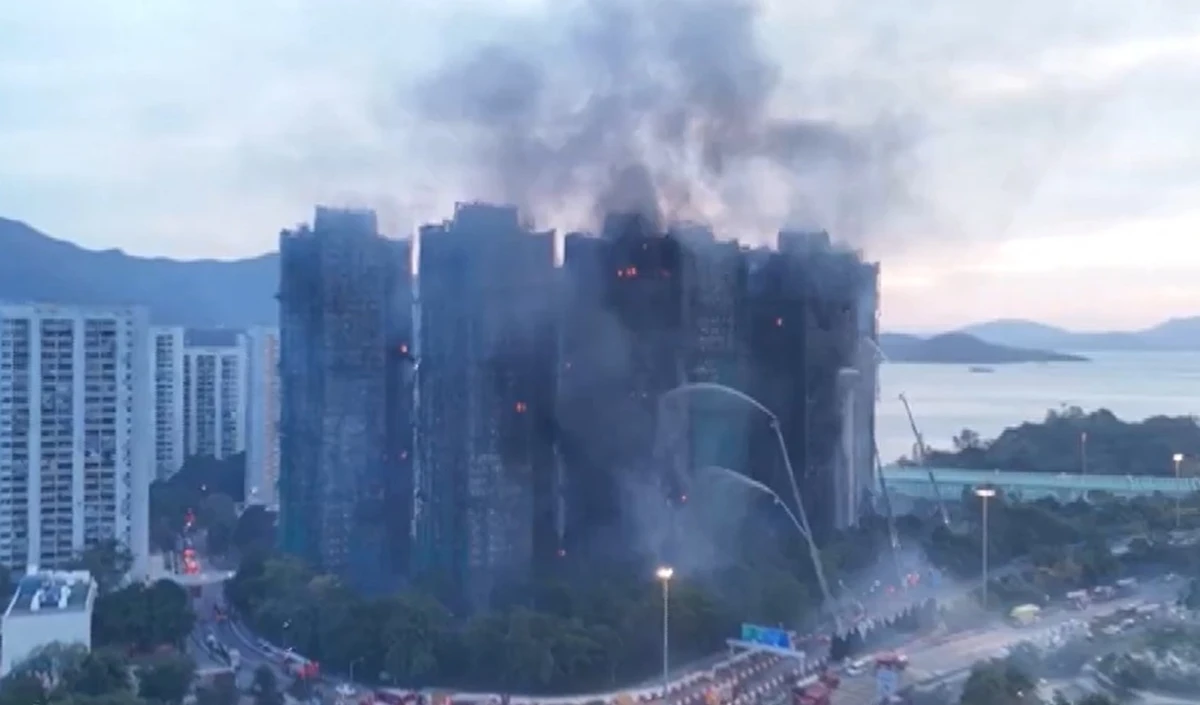 Hong Kong Fire | हांगकांग में मौत का मंजर! 94 जिंदगियां जिंदा जलकर खाक, बिल्डिंगों में आग लगने का सच सामने ला रही है जांच Hong Kong Fire | हांगकांग में मौत का मंजर! 94 जिंदगियां जिंदा जलकर खाक, बिल्डिंगों में आग लगने का सच सामने ला रही है जांच