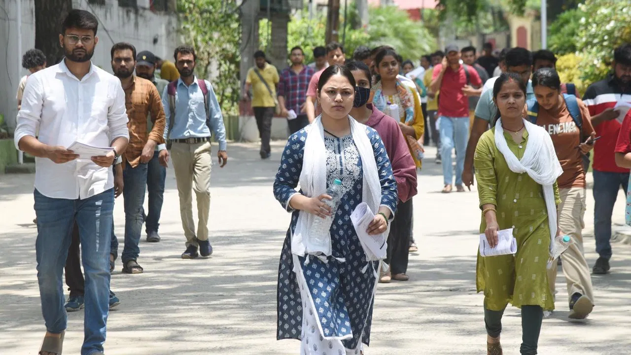 IBPS Clerk Mains Exam 2025: आईबीपीएस क्लर्क मुख्य परीक्षा 29 नवंबर से, एडमिट कार्ड जारी, चेक करें एग्जाम पैटर्न IBPS Clerk Mains Exam 2025: आईबीपीएस क्लर्क मुख्य परीक्षा 29 नवंबर से, एडमिट कार्ड जारी, चेक करें एग्जाम पैटर्न