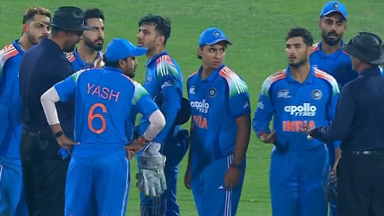 IND A vs PAK A मैच में कैच पर बवाल, पाकिस्तानी बल्लेबाज को नहीं दिया आउट, क्या कहता है नियम? IND A vs PAK A मैच में कैच पर बवाल, पाकिस्तानी बल्लेबाज को नहीं दिया आउट, क्या कहता है नियम?