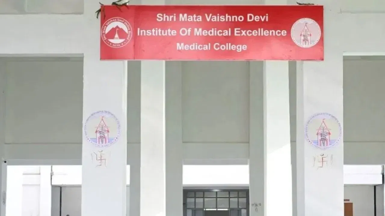 NEET UG: वैष्णो देवी मेडिकल कॉलेज में 42 मुस्लिम छात्रों को MBBS सीट आंवटित करने पर गहराया विवाद, जानें क्या है अपडेट NEET UG: वैष्णो देवी मेडिकल कॉलेज में 42 मुस्लिम छात्रों को MBBS सीट आंवटित करने पर गहराया विवाद, जानें क्या है अपडेट