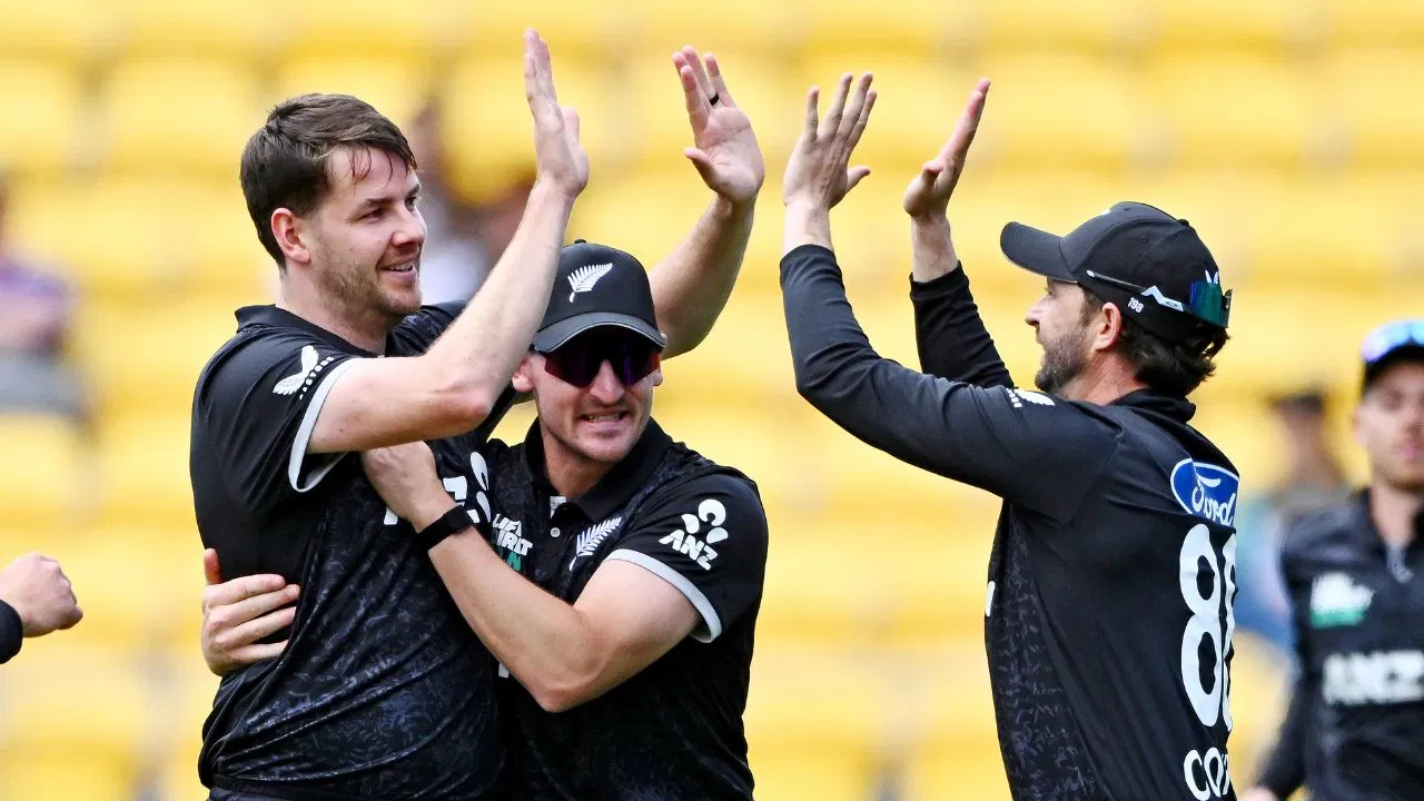 NZ vs ENG: न्यूजीलैंड ने 42 साल बाद इस अंदाज में जीती वनडे सीरीज, इंग्लैंड को बुरी तरह रौंदा NZ vs ENG: न्यूजीलैंड ने 42 साल बाद इस अंदाज में जीती वनडे सीरीज, इंग्लैंड को बुरी तरह रौंदा