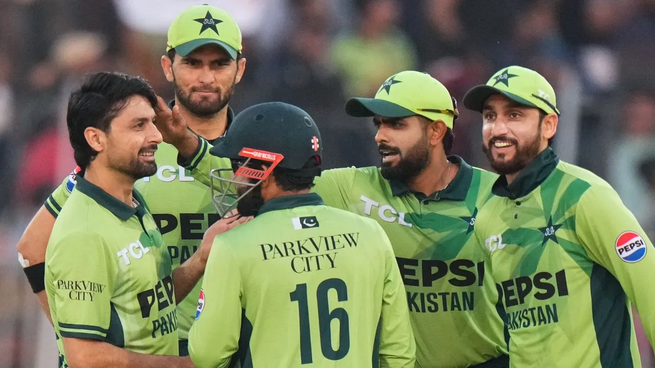 PAK vs SA: सिर्फ 37 रन पर गिरे 8 विकेट, एक ही बॉलर पड़ा भारी, पाकिस्तान ने ODI जीती सीरीज PAK vs SA: सिर्फ 37 रन पर गिरे 8 विकेट, एक ही बॉलर पड़ा भारी, पाकिस्तान ने ODI जीती सीरीज