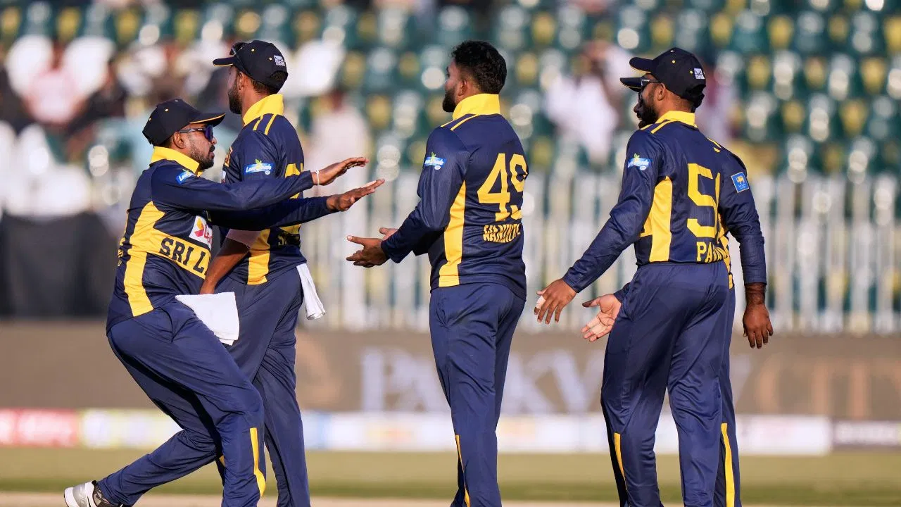 PAK vs SL: इस्लामाबाद ब्लास्ट के बाद PCB का बड़ा एक्शन, श्रीलंकाई टीम की बढ़ाई सुरक्षा PAK vs SL: इस्लामाबाद ब्लास्ट के बाद PCB का बड़ा एक्शन, श्रीलंकाई टीम की बढ़ाई सुरक्षा
