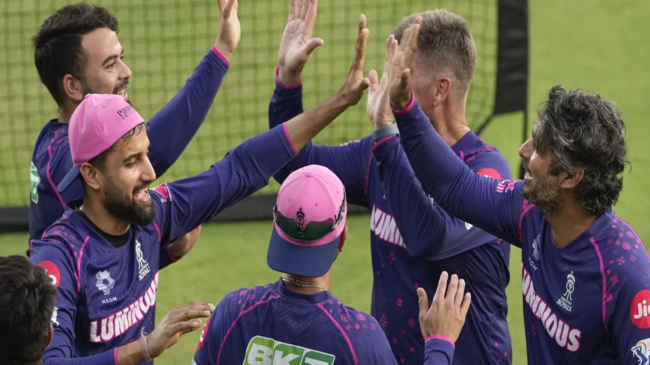 Rajasthan Royals Head Coach: राहुल द्रविड़ की जगह 103 शतक जड़ने वाला दिग्गज बना राजस्थान रॉयल्स का हेड कोच Rajasthan Royals Head Coach: राहुल द्रविड़ की जगह 103 शतक जड़ने वाला दिग्गज बना राजस्थान रॉयल्स का हेड कोच