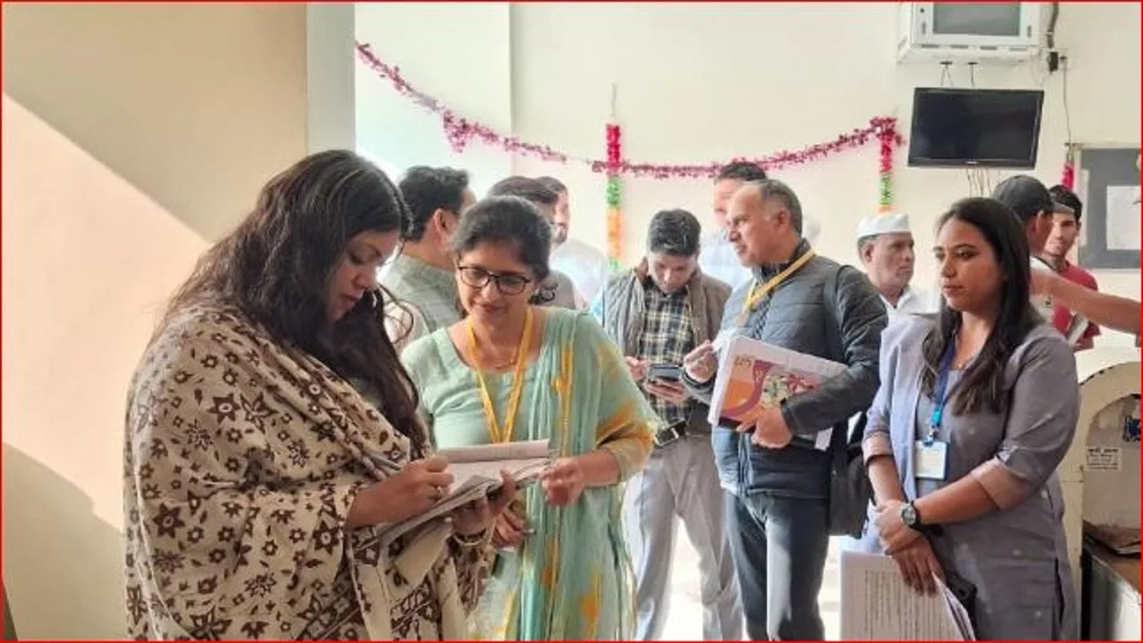 SIR में बरती लापरवाही, 60 BLO और 7 कर्मियों पर FIR… ग्रेटर नोएडा में DM मेधा रूपम की बड़ी कार्रवाई SIR में बरती लापरवाही, 60 BLO और 7 कर्मियों पर FIR... ग्रेटर नोएडा में DM मेधा रूपम की बड़ी कार्रवाई