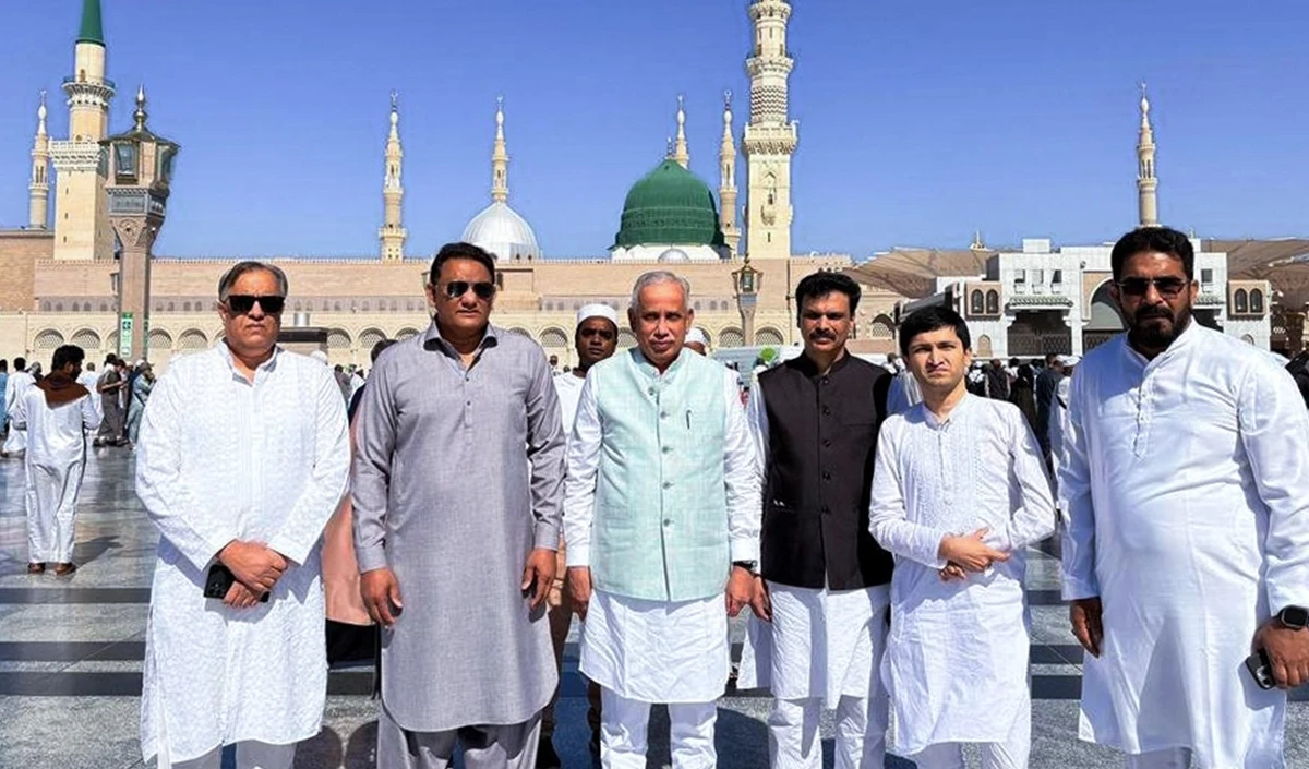 Saudi Arabia में बस हादसे में मारे गए भारतीय जायरीनों का मदीना में अंतिम संस्कार Saudi Arabia में बस हादसे में मारे गए भारतीय जायरीनों का मदीना में अंतिम संस्कार