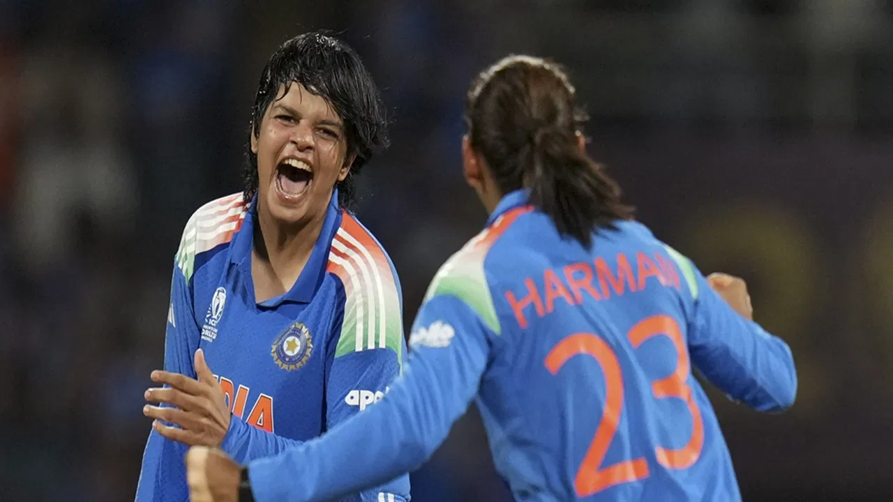 Shefali Verma Player of the Match: शेफाली वर्मा ने निभाया अपना वादा, फाइनल में प्लेयर ऑफ द मैच जीतकर तोड़ा वर्ल्ड रिकॉर्ड Shefali Verma Player of the Match: शेफाली वर्मा ने निभाया अपना वादा, फाइनल में प्लेयर ऑफ द मैच जीतकर तोड़ा वर्ल्ड रिकॉर्ड