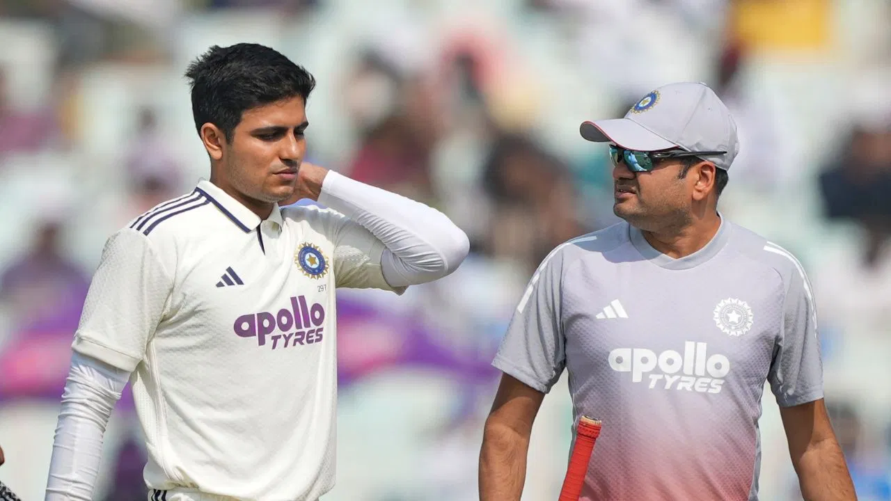 Shubman Gill Injured: शुभमन गिल को हॉस्पिटल में किया एडमिट, टीम इंडिया पर आई बड़ी मुसीबत Shubman Gill Injured: शुभमन गिल को हॉस्पिटल में किया एडमिट, टीम इंडिया पर आई बड़ी मुसीबत