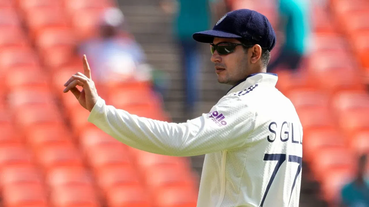 Shubman Gill Injury Update: शुभमन गिल को हॉस्पिटल से मिली छुट्टी, अब करना होगा इतने दिन आराम Shubman Gill Injury Update: शुभमन गिल को हॉस्पिटल से मिली छुट्टी, अब करना होगा इतने दिन आराम