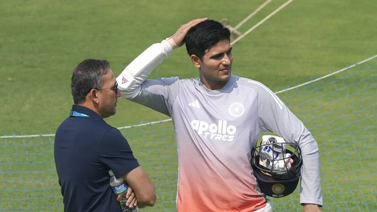 Shubman Gill Injury: शुभमन गिल फिट होने के बावजूद गुवाहाटी टेस्ट में नहीं खेलेंगे, ये है बड़ी वजह Shubman Gill Injury: शुभमन गिल फिट होने के बावजूद गुवाहाटी टेस्ट में नहीं खेलेंगे, ये है बड़ी वजह