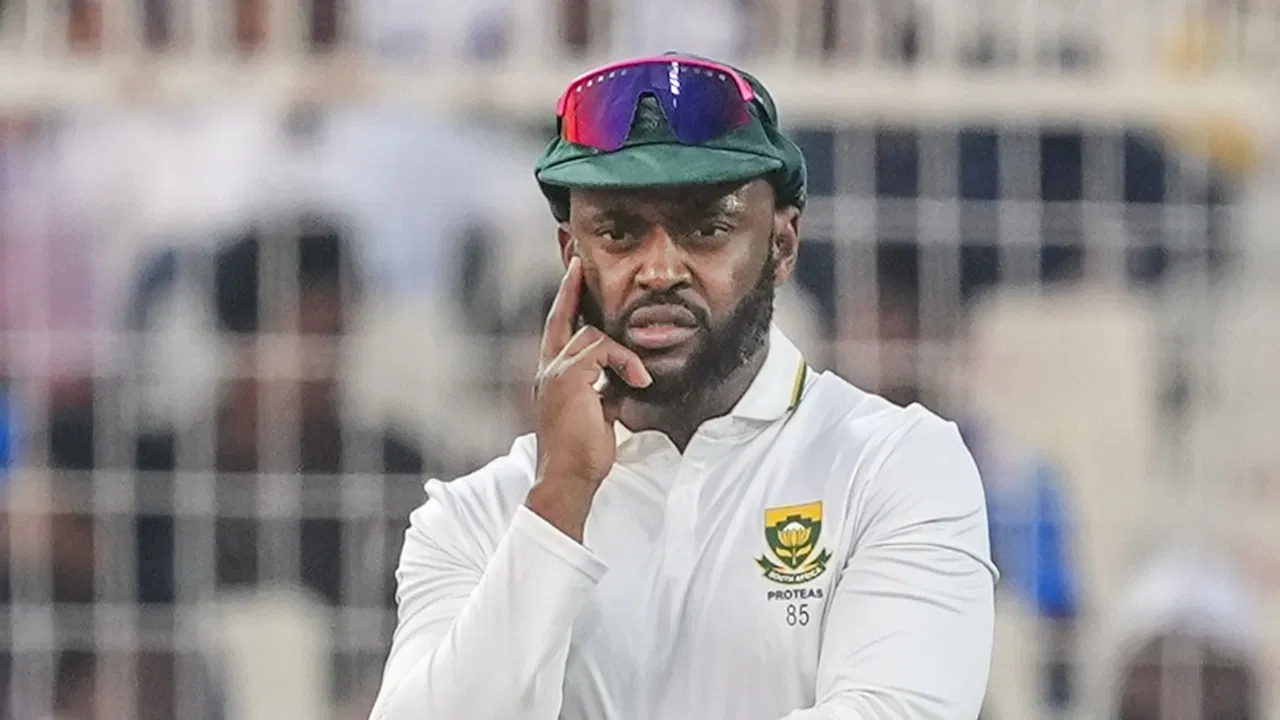 Temba Bavuma: 2 मिनट का समय लेकर मैदान से भागे टेंबा बावुमा, बाहर जाकर की ये डिमांड Temba Bavuma: 2 मिनट का समय लेकर मैदान से भागे टेंबा बावुमा, बाहर जाकर की ये डिमांड