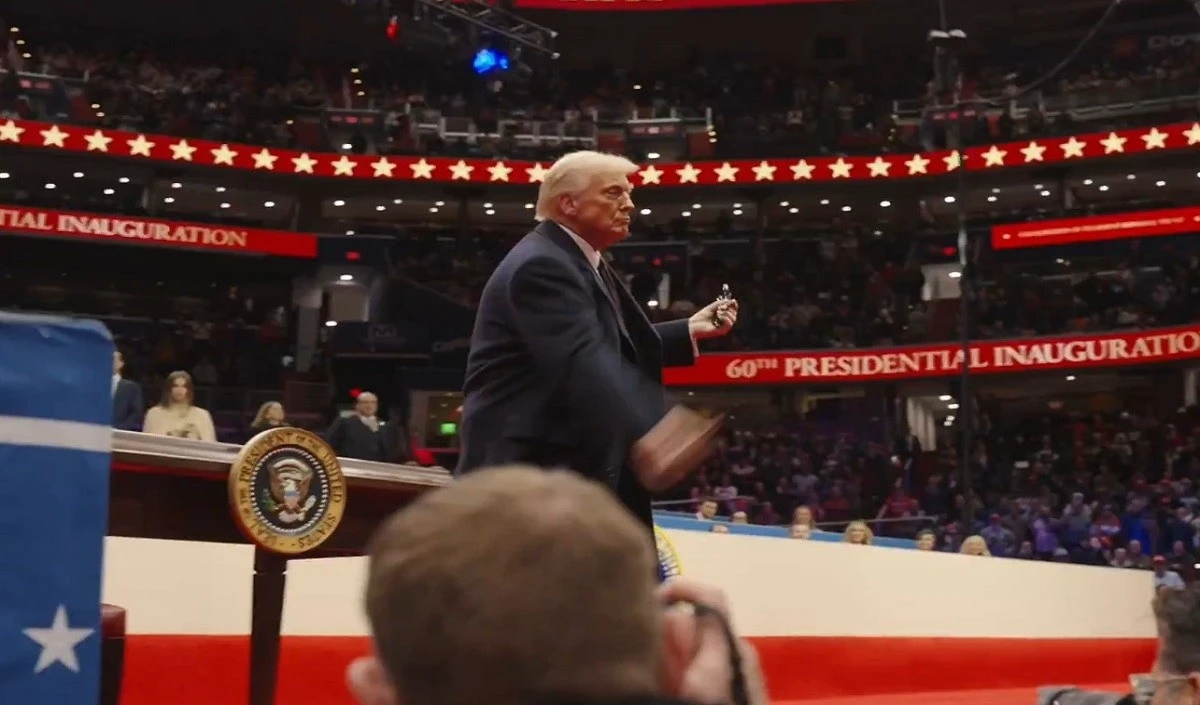 Trump ने साइन कर पेन हवा में उछाला…करोड़ों अमेरिकियों ने ली राहत की सांस Trump ने साइन कर पेन हवा में उछाला...करोड़ों अमेरिकियों ने ली राहत की सांस
