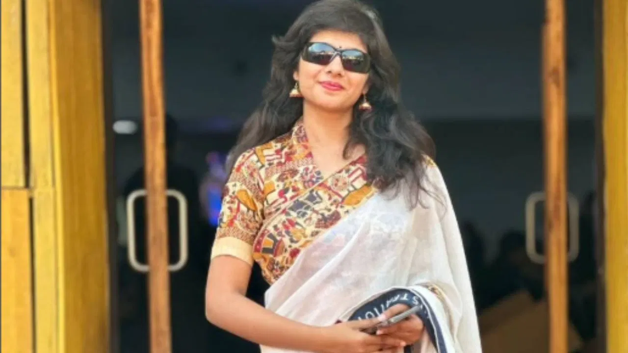 UPSC Success Story: 1-2 नहीं 3 बार मिली असफलता, नहीं मानी हार, फिर चौथे प्रयास में ऐसे बनीं IAS, जानें कौन हैं वैष्णवी UPSC Success Story: 1-2 नहीं 3 बार मिली असफलता, नहीं मानी हार, फिर चौथे प्रयास में ऐसे बनीं IAS, जानें कौन हैं वैष्णवी