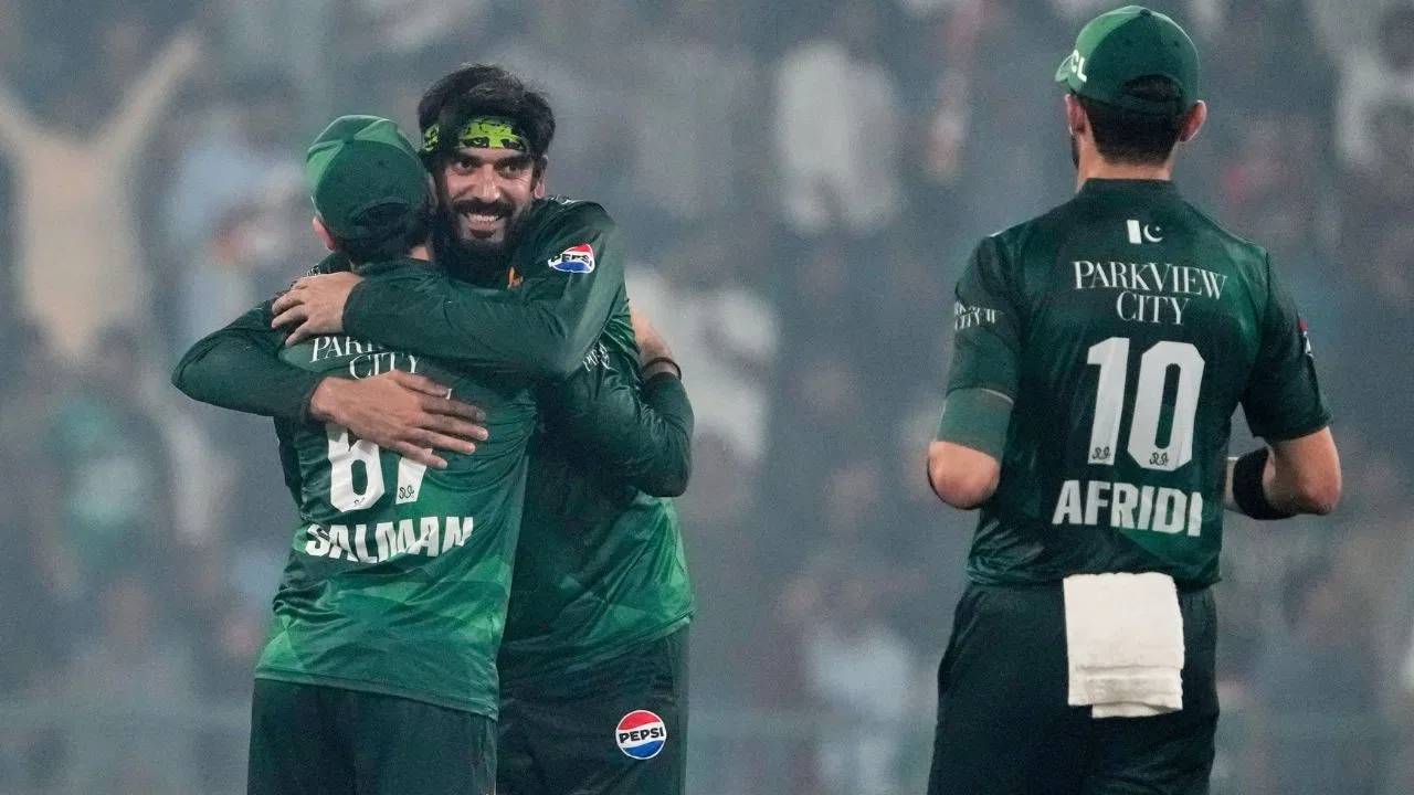 W,W,W… पाकिस्तानी स्पिनर की जबरदस्त हैट्रिक, करियर के दूसरे मैच में ही किया कमाल, फाइनल में पहुंची टीम W,W,W... पाकिस्तानी स्पिनर की जबरदस्त हैट्रिक, करियर के दूसरे मैच में ही किया कमाल, फाइनल में पहुंची टीम