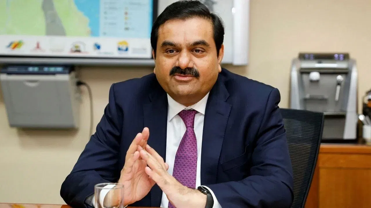 अब AI में पैर जमाएंगे अडानी, करने जा रहे हैं इतने लाख करोड़ का निवेश अडानी ग्रुप का बड़ा ऐलान, निजी क्षेत्र में मिले मौका तो बनाएंगे न्यूक्लियर प्लांट