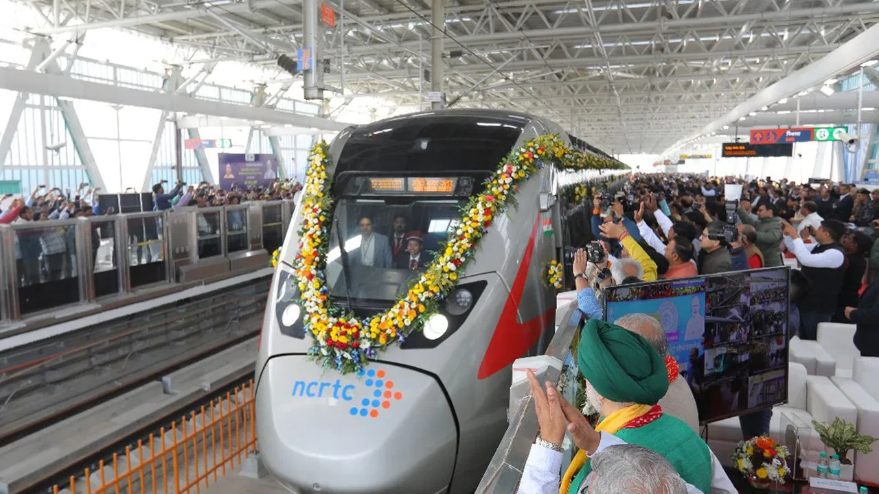 अब ट्रेन में भी होगा प्री-वेडिंग शूट, इतने रुपये में कर सकेंगे पूरा कोच बुक अब ट्रेन में भी होगा प्री-वेडिंग शूट, इतने रुपये में कर सकेंगे पूरा कोच बुक