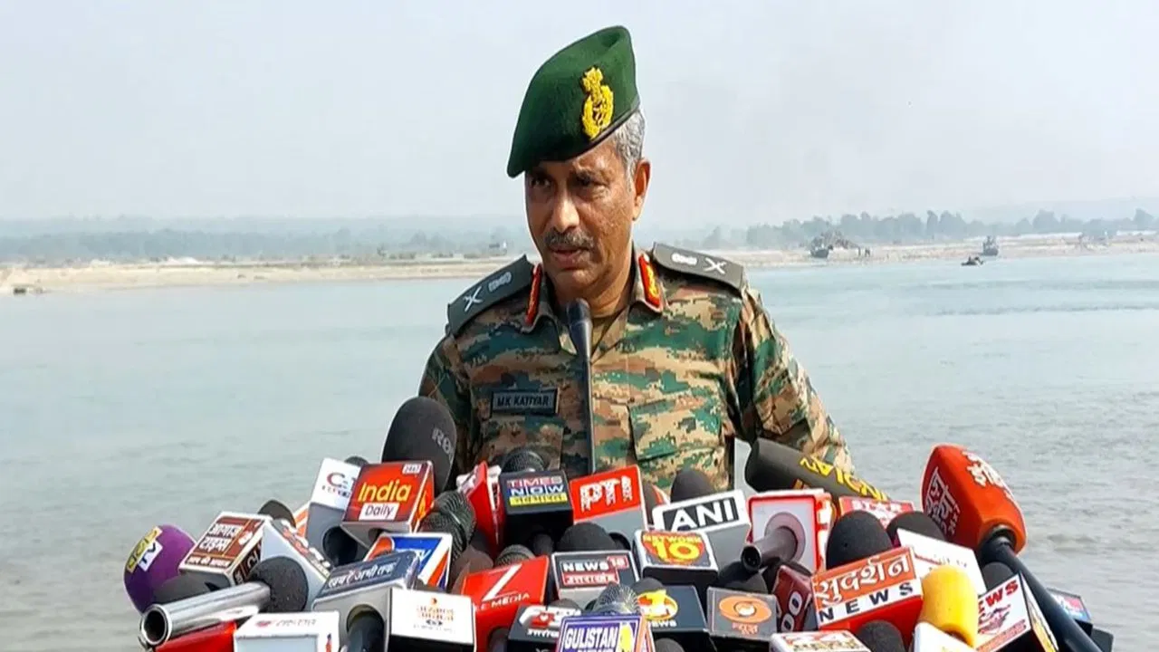 आगे गलती की तो ऑपरेशन सिंदूर से भी बुरे होगा परिणाम, लेफ्टिनेंट जनरल मनोज कटियार की दुश्मन को चेतावनी आगे गलती की तो ऑपरेशन सिंदूर से भी बुरे होगा परिणाम, लेफ्टिनेंट जनरल मनोज कटियार की दुश्मन को चेतावनी