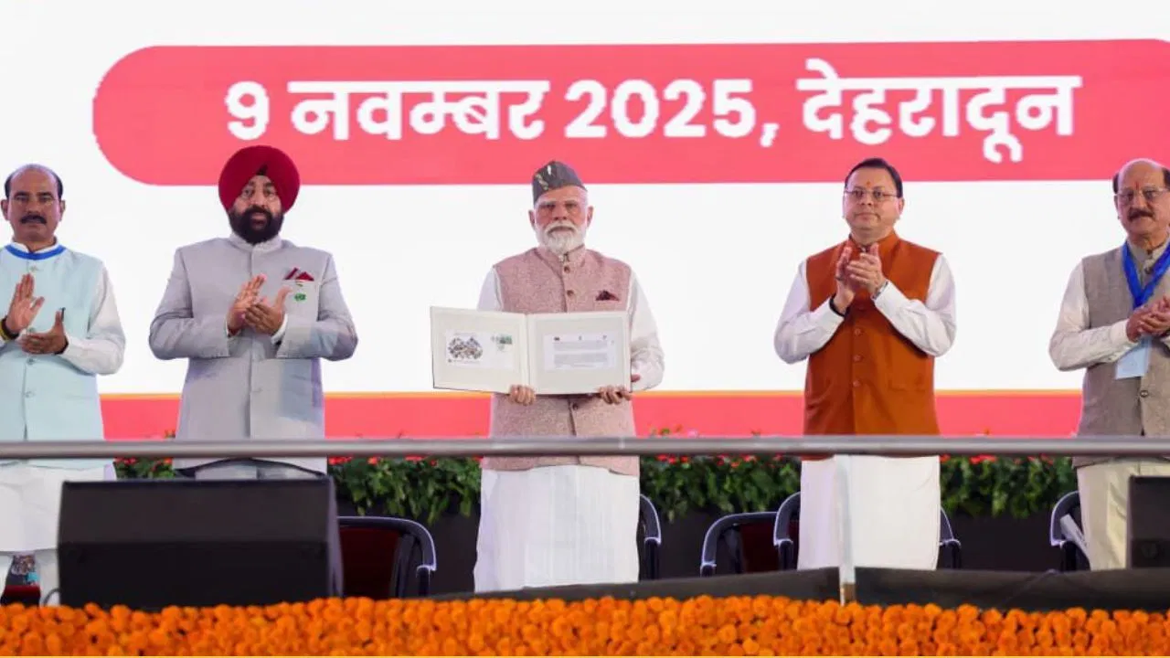 उत्तराखंड को PM मोदी की बड़ी सौगात, 25 साल पूरे होने पर ₹8260 करोड़ के प्रोजेक्ट्स का शिलान्यास और लोकार्पण उत्तराखंड को PM मोदी की बड़ी सौगात, 25 साल पूरे होने पर ₹8260 करोड़ के प्रोजेक्ट्स का शिलान्यास और लोकार्पण