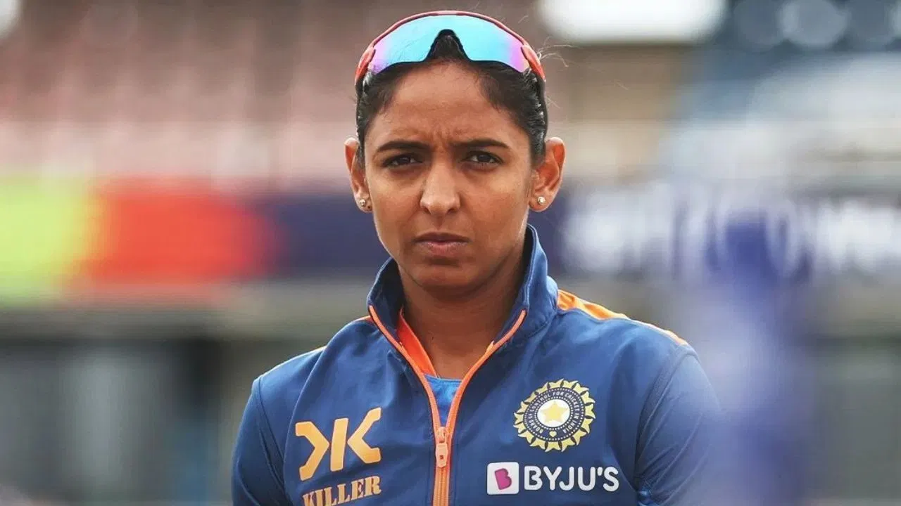 कितनी अमीर हैं देश को वर्ल्ड कप जिताने वाली हरमनप्रीत कौर? क्रिकेट के अलावा यहां से भी करती हैं कमाई कितनी अमीर हैं देश को वर्ल्ड कप जिताने वाली हरमनप्रीत कौर? क्रिकेट के अलावा यहां से भी करती हैं कमाई