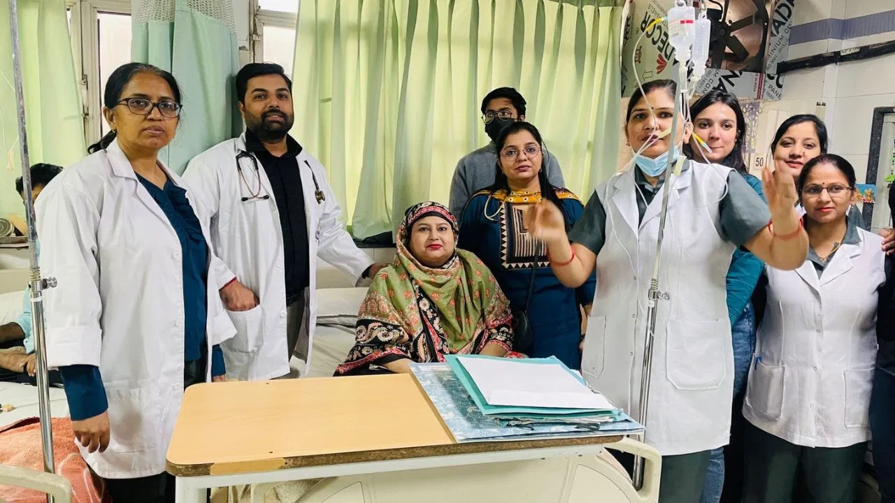 कैंसर को मात दे जिंदगी जीने की जिद… मरीज इशरत जहां ने बताई कैसे जीत ली ये लड़ाई? कैंसर को मात दे जिंदगी जीने की जिद... मरीज इशरत जहां ने बताई कैसे जीत ली ये लड़ाई?