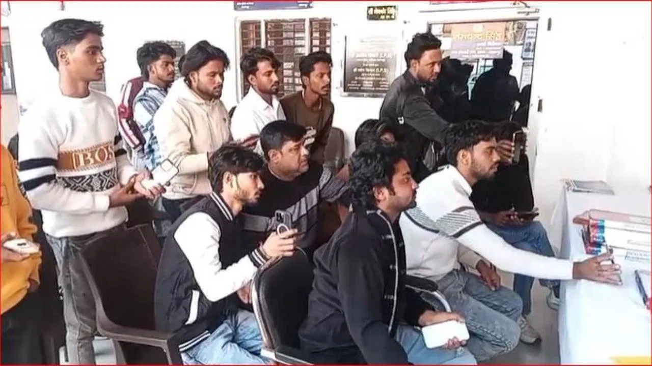 खुद रीसेट हो गए iphone, उड़ गया सारा डाटा… सहारनपुर में फाइनेंस पर खरीदे मोबाइलों में कैसे आई गड़बड़ी? खुद रीसेट हो गए iphone, उड़ गया सारा डाटा... सहारनपुर में फाइनेंस पर खरीदे मोबाइलों में कैसे आई गड़बड़ी?