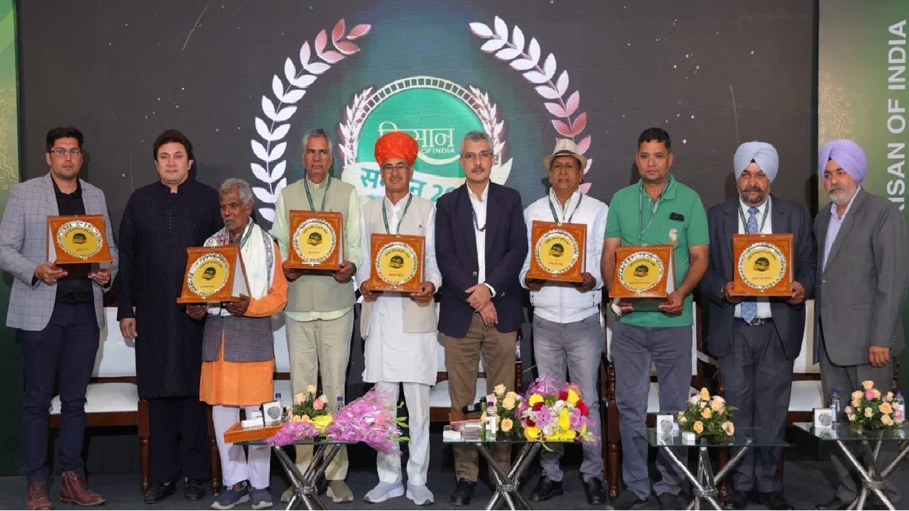 खेती में इनोवेशन और एंटरप्रेन्योरशिप… इन 7 कृषि नायकों को किसान ऑफ इंडिया सम्मान-2025, इनका जज्बा बना तरक्की का मॉडल खेती में इनोवेशन और एंटरप्रेन्योरशिप... इन 7 कृषि नायकों को किसान ऑफ इंडिया सम्मान-2025, इनका जज्बा बना तरक्की का मॉडल