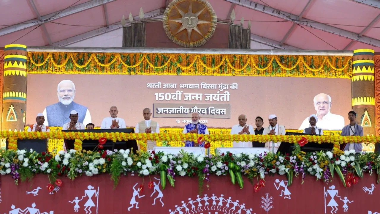 जनजातीय गौरव दिवस पर नर्मदा में 9700 करोड़ के विकास कार्यों की सौगात, 2000 करोड़ की कल्याण योजना भी शुरू जनजातीय गौरव दिवस पर नर्मदा में 9700 करोड़ के विकास कार्यों की सौगात, 2000 करोड़ की कल्याण योजना भी शुरू