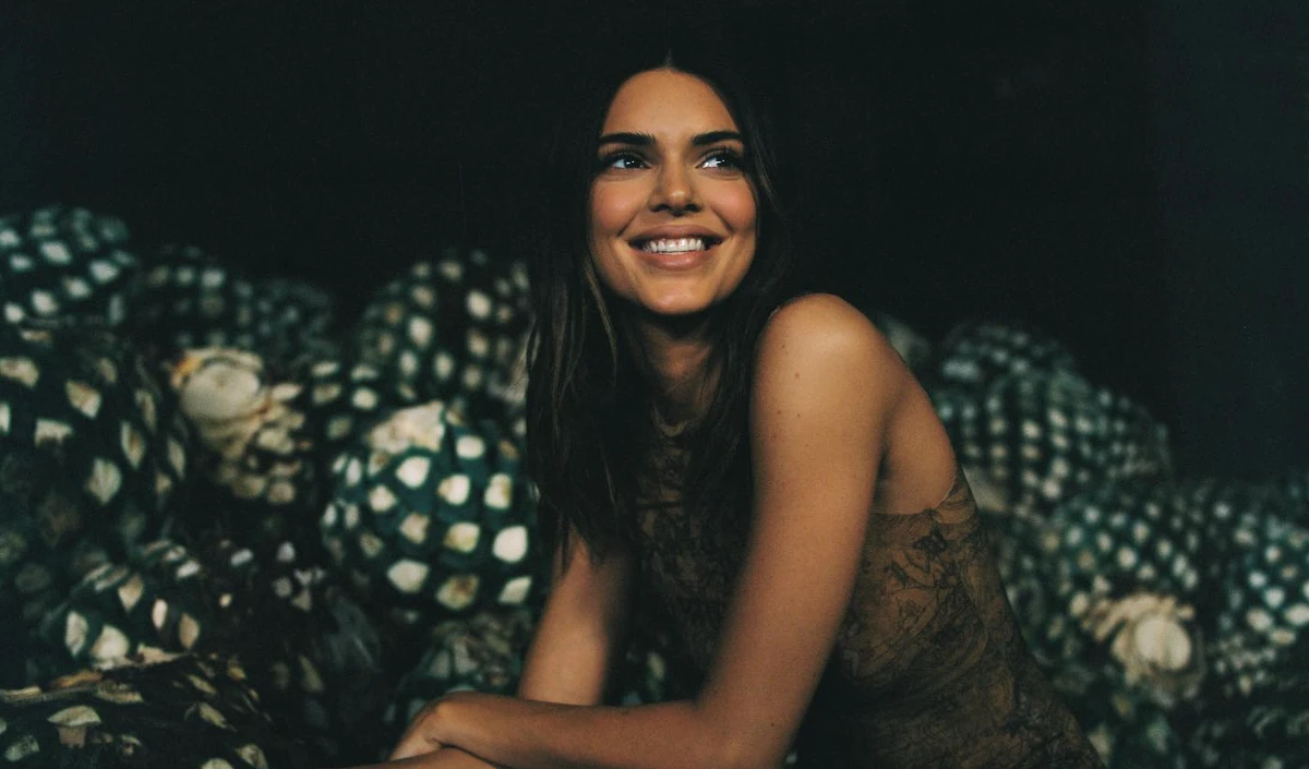 जन्मदिन पर Kendall Jenner का न्यूड फोटोशूट, समंदर किनारे दिखाया अब तक का सबसे बोल्ड अंदाज़ जन्मदिन पर Kendall Jenner का न्यूड फोटोशूट, समंदर किनारे दिखाया अब तक का सबसे बोल्ड अंदाज़