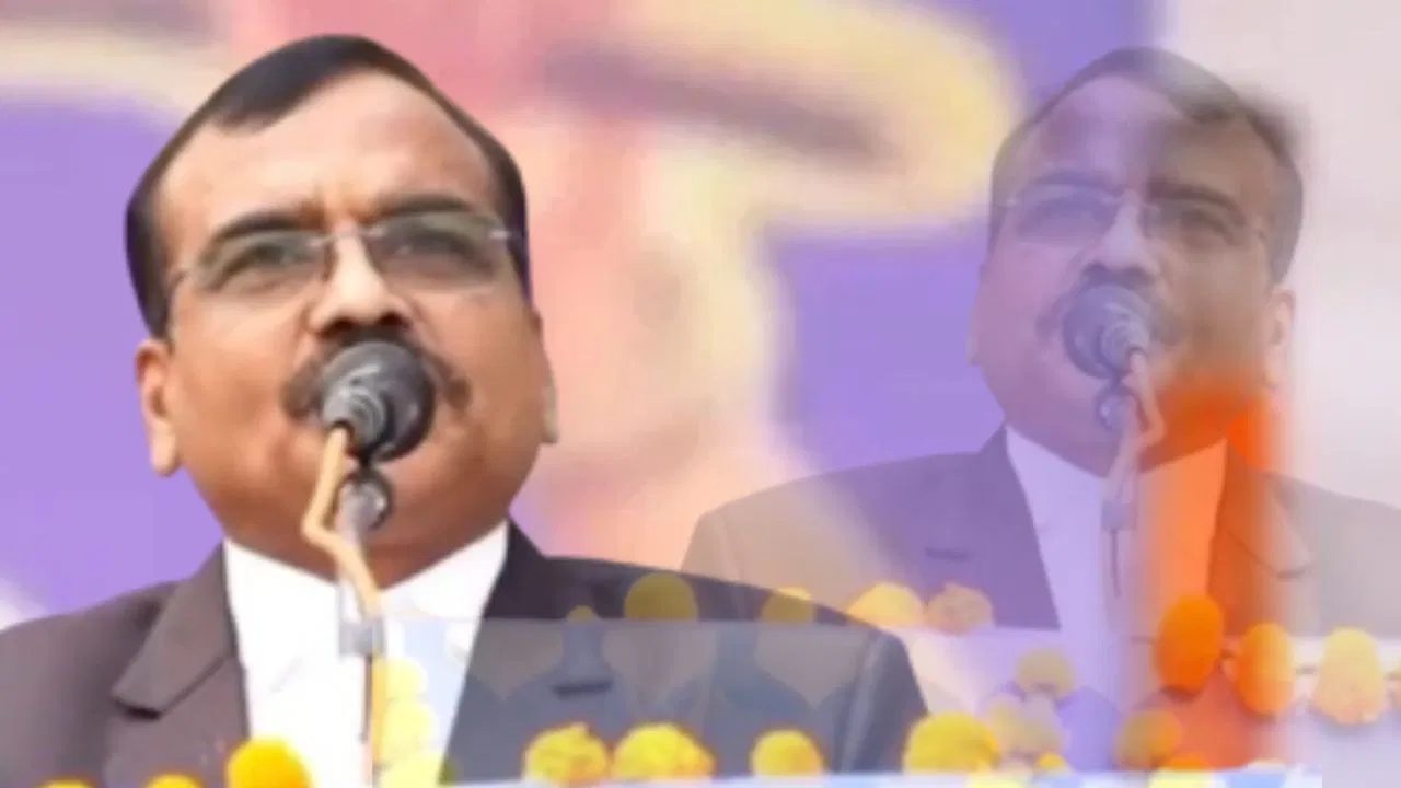 जब तक ब्राह्मण अपनी बेटी… जानिए कौन हैं संतोष वर्मा जिनके बयान पर मचा बवाल जब तक ब्राह्मण अपनी बेटी... जानिए कौन हैं संतोष वर्मा जिनके बयान पर मचा बवाल
