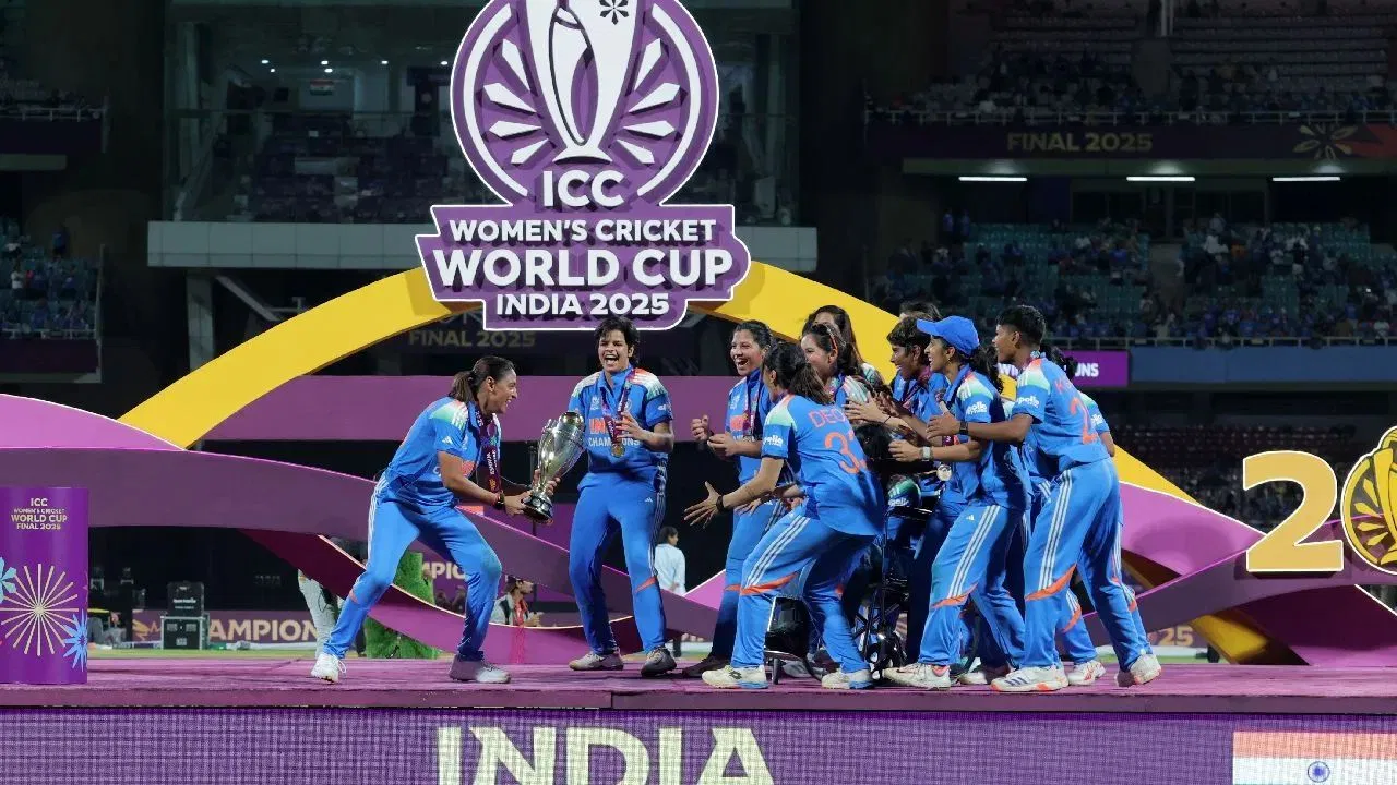 टीम इंडिया को जो मिलती है वर्ल्ड कप ट्रॉफी, कितनी होती है उसकी कीमत टीम इंडिया को जो मिलती है वर्ल्ड कप ट्रॉफी, कितनी होती है उसकी कीमत