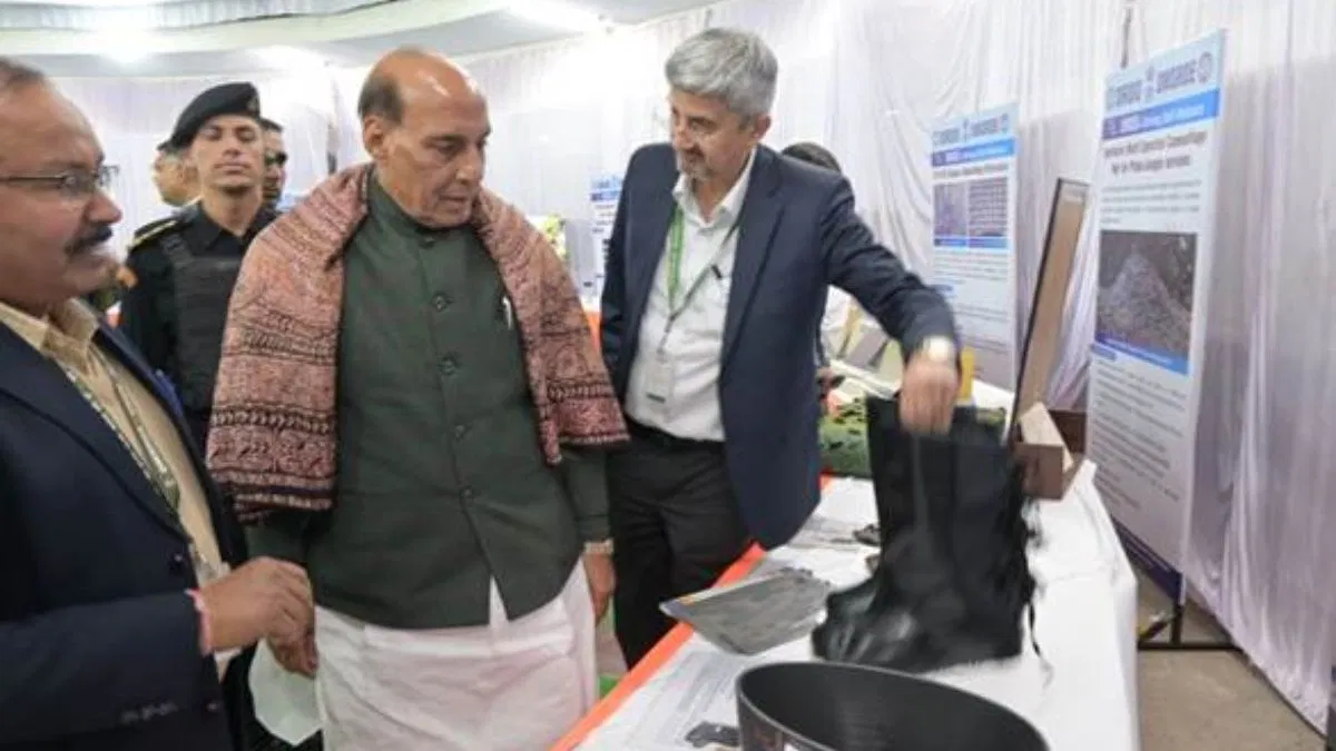 ‘तकनीक का विकास फोर्सेज की जरूरतों के मुताबिक होना चाहिए…’, DRDO लैब की रक्षा तकनीक का जायजा लेने पर बोले राजनाथ सिंह 'तकनीक का विकास फोर्सेज की जरूरतों के मुताबिक होना चाहिए...', DRDO लैब की रक्षा तकनीक का जायजा लेने पर बोले राजनाथ सिंह