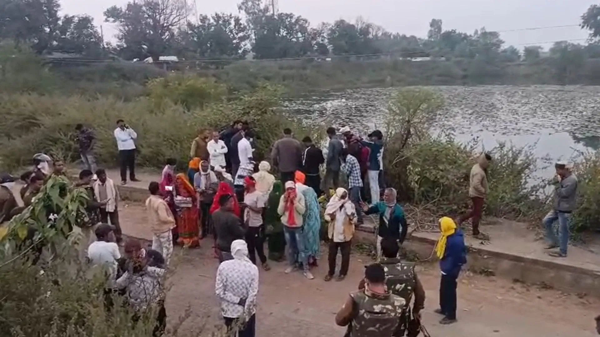 तालाब में उतराता दिखा सिर कटा शव, लोगों के उड़े होश, फिर सामने आई एक महीने पुरानी क्राइम की कहानी… मऊगंज में दिल दहला देने वाली घटना तालाब में उतराता दिखा सिर कटा शव, लोगों के उड़े होश, फिर सामने आई एक महीने पुरानी क्राइम की कहानी... मऊगंज में दिल दहला देने वाली घटना