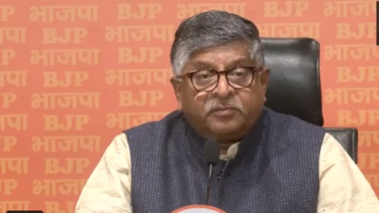 भाजपा नेता रविशंकर प्रसाद के दिल्ली के घर में लगी आग, मची अफरातफरी 'तेजस्वी जी, थोड़ा तो होमवर्क करके आइए...', RJD नेता को रविशंकर प्रसाद की नसीहत