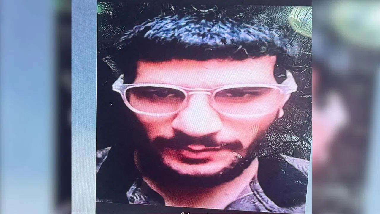 जम्मू-कश्मीर: पुलिस ने आतंकी उमर का घर किया ध्वस्त, दिल्ली ब्लास्ट के बाद एक्शन दिल्ली ब्लास्ट: धमाके वाली I20 कार में सवार था आतंकी डॉ. उमर,DNA टेस्ट से पुष्टि