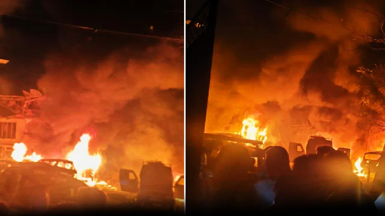 J-K: खुद को आग लगाने वाले शख्स की मौत, बेटे से दिल्ली ब्लास्ट केस में पूछताछ दिल्ली ब्लास्ट वाली जगह से मिले 9mm के कारतूस, टेरर फंडिंग पर भी हुआ खुलासा
