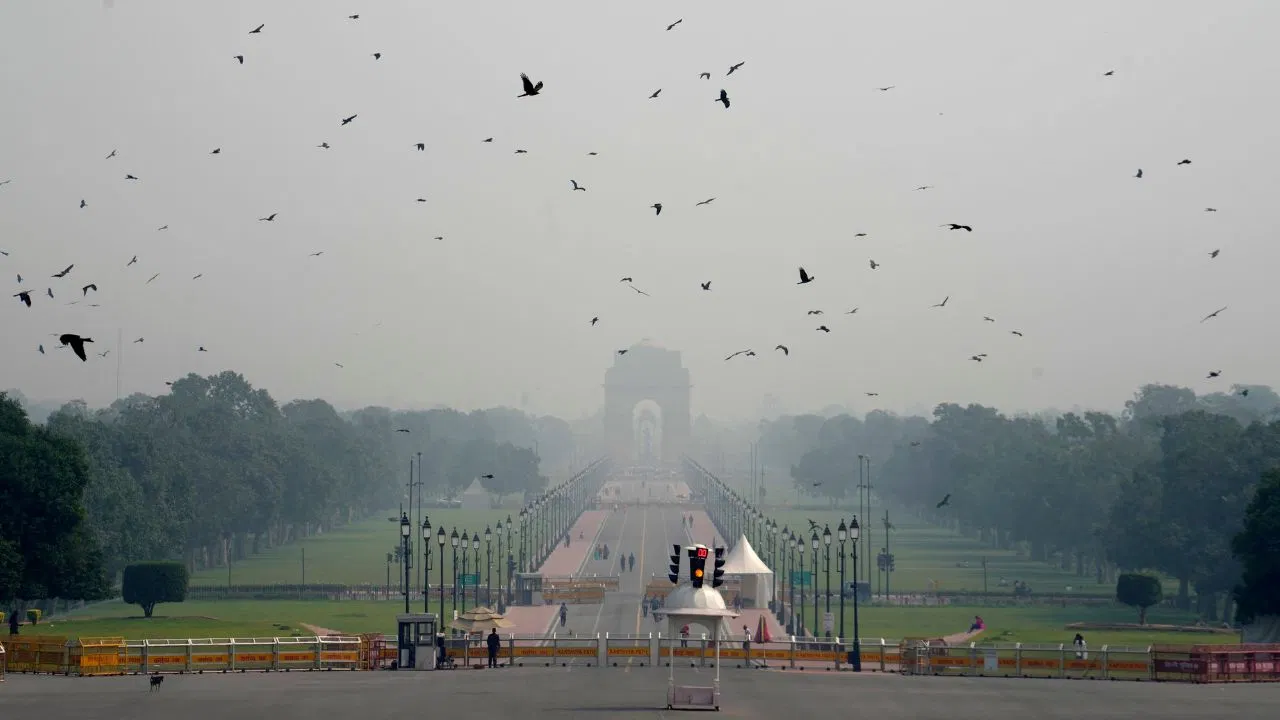 दिल्ली में प्रदूषण से हल्की राहत, AQI रेड जोन से बाहर… 35 इलाकों में ऑरेंज अलर्ट दिल्ली में प्रदूषण से हल्की राहत, AQI रेड जोन से बाहर... 35 इलाकों में ऑरेंज अलर्ट