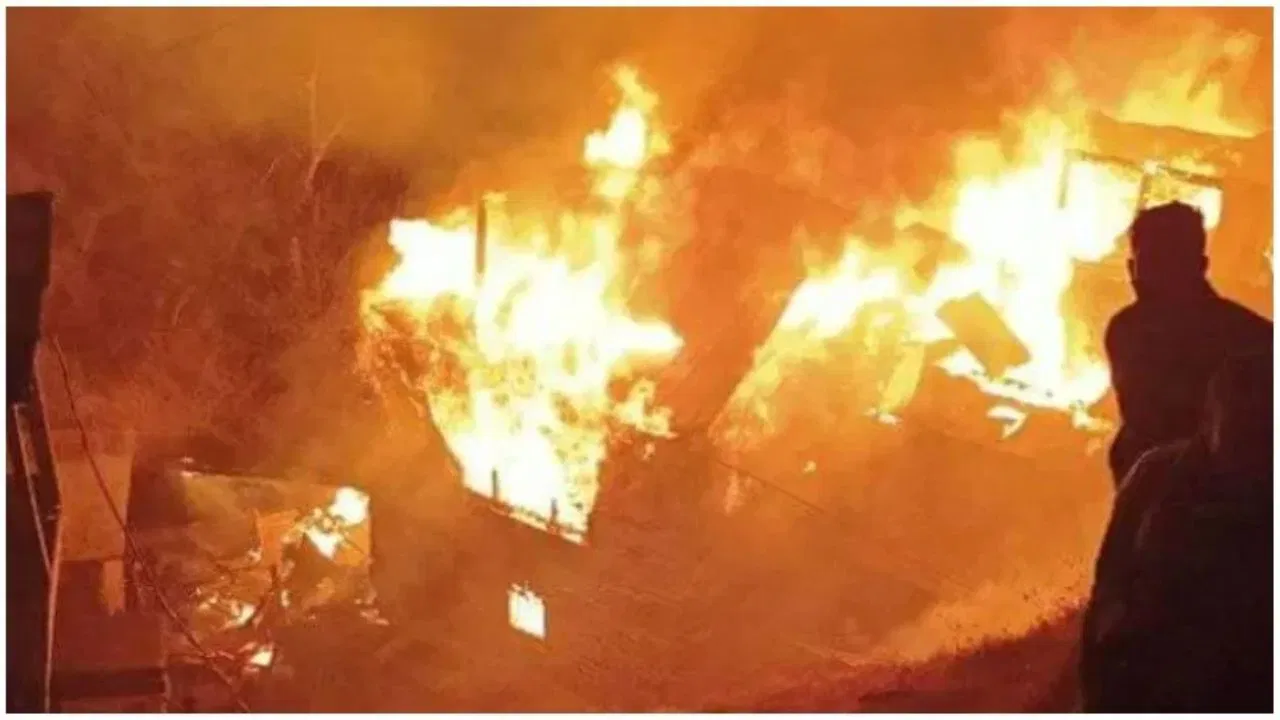 पति को घर में बंद कर पत्नी ने लगा दी आग, चीखता रहा शख्स… दिल दहला देगी कटिहार की कहानी पति को घर में बंद कर पत्नी ने लगा दी आग, चीखता रहा शख्स... दिल दहला देगी कटिहार की कहानी
